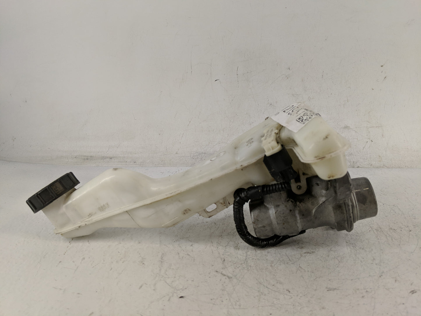 2015-2020 Ford Edge Brake Master Cylinder 1219247 - Oemusedautoparts1.com