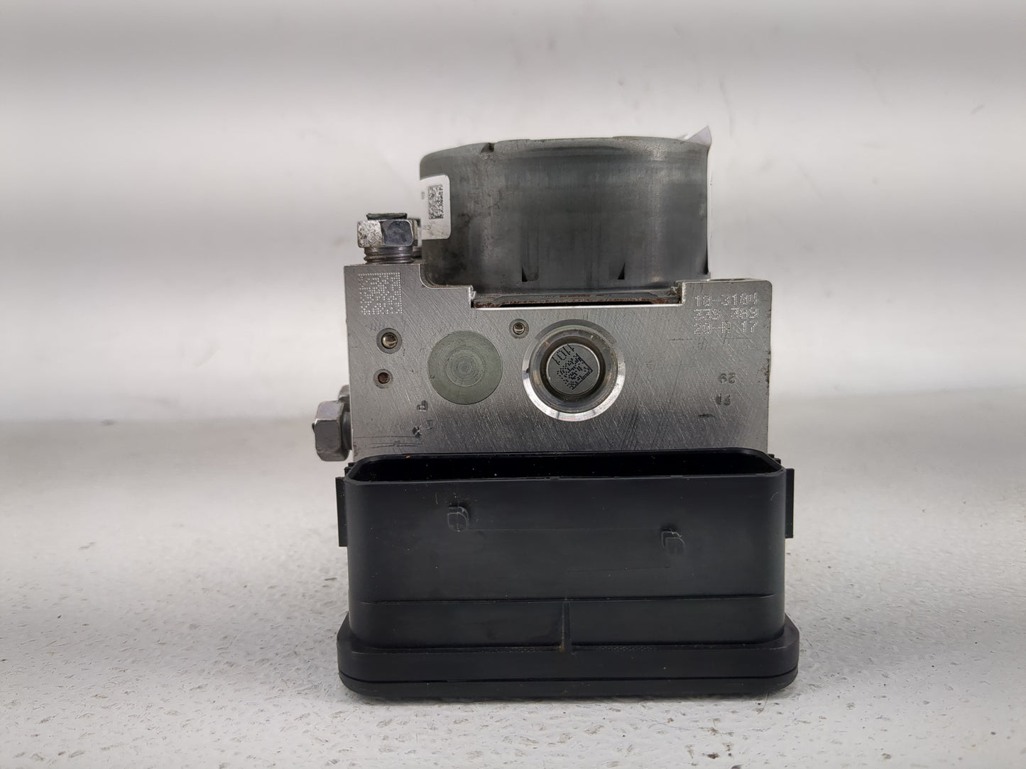 2017-2019 Ford Escape ABS Pump Control Module Replacement P/N:GV61-2C405-CL GV61-2C405-CH Fits Fits 2017 2018 2019 OEM Used