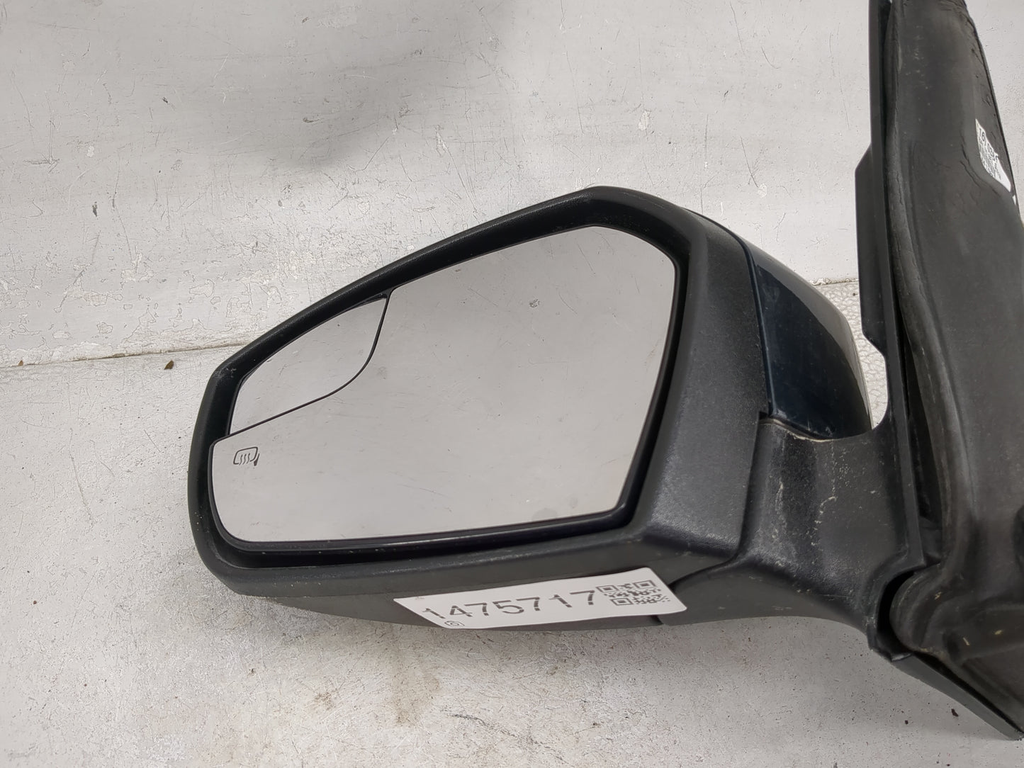2017-2019 Ford Escape Driver Side View Mirror - Left Door Mirror OEM Used - Oemusedautoparts1.com