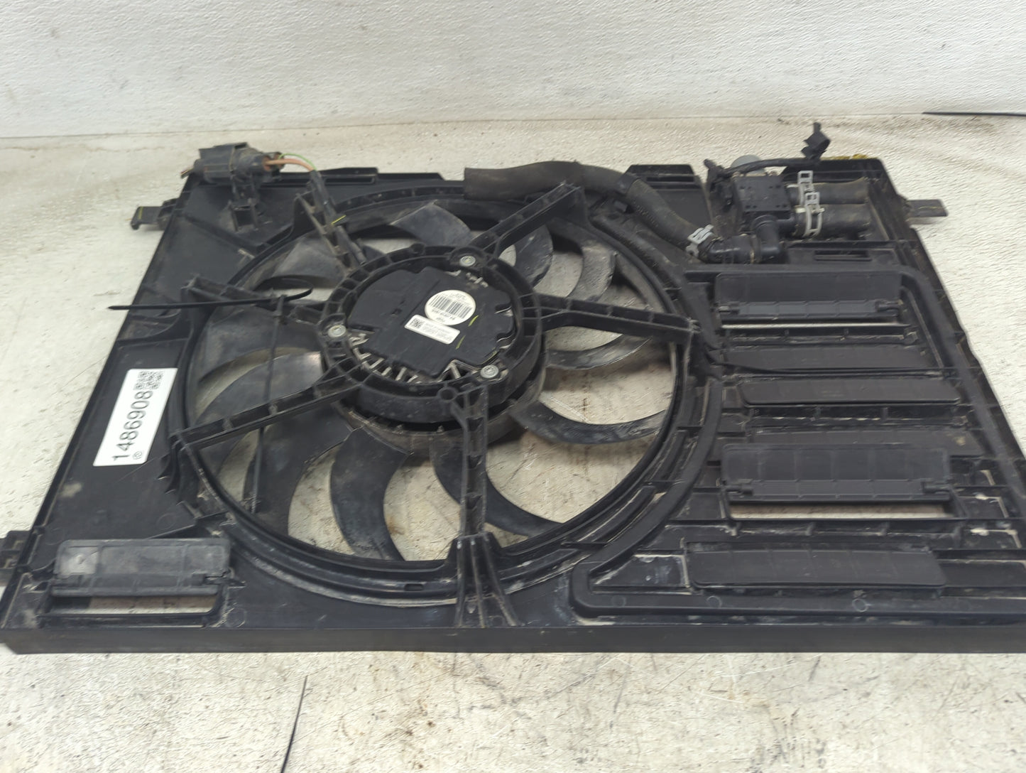 2017-2019 Ford Escape Electric Radiator Cooling Fan Motor Assembly P/N:GV61-8C607-AB HW03SW00, C45681-100 Fits Fits 2017 201