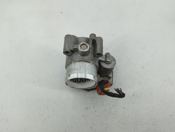 2017-2019 Ford Escape Throttle Body P/N:DS7G-9F991-BB DS7G-9F991-CA Fits Fits 2014 2015 2016 2017 2018 2019 2020 OEM Used Auto Parts