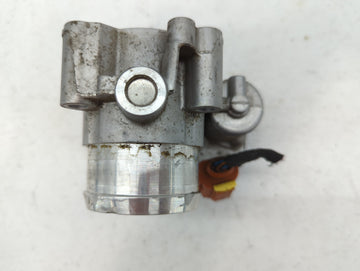 2017-2019 Ford Escape Throttle Body P/N:DS7G-9F991-CA Fits Fits 2014 2015 2016 2017 2018 2019 2020 OEM Used Auto Parts