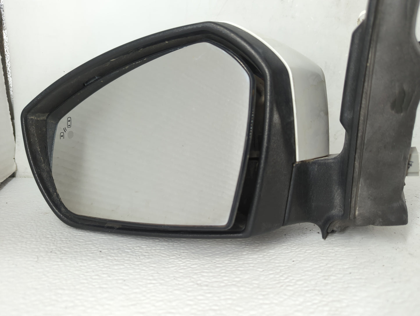 2017-2019 Ford Escape Driver Side View Mirror - Left Door Mirror OEM Used - Oemusedautoparts1.com