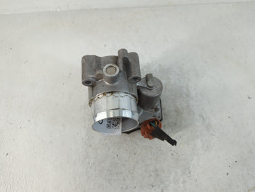 2017-2019 Ford Escape Throttle Body P/N:B19 024 5654 DS7G-9F991-CA Fits Fits 2014 2015 2016 2017 2018 2019 2020 OEM Used Auto Parts