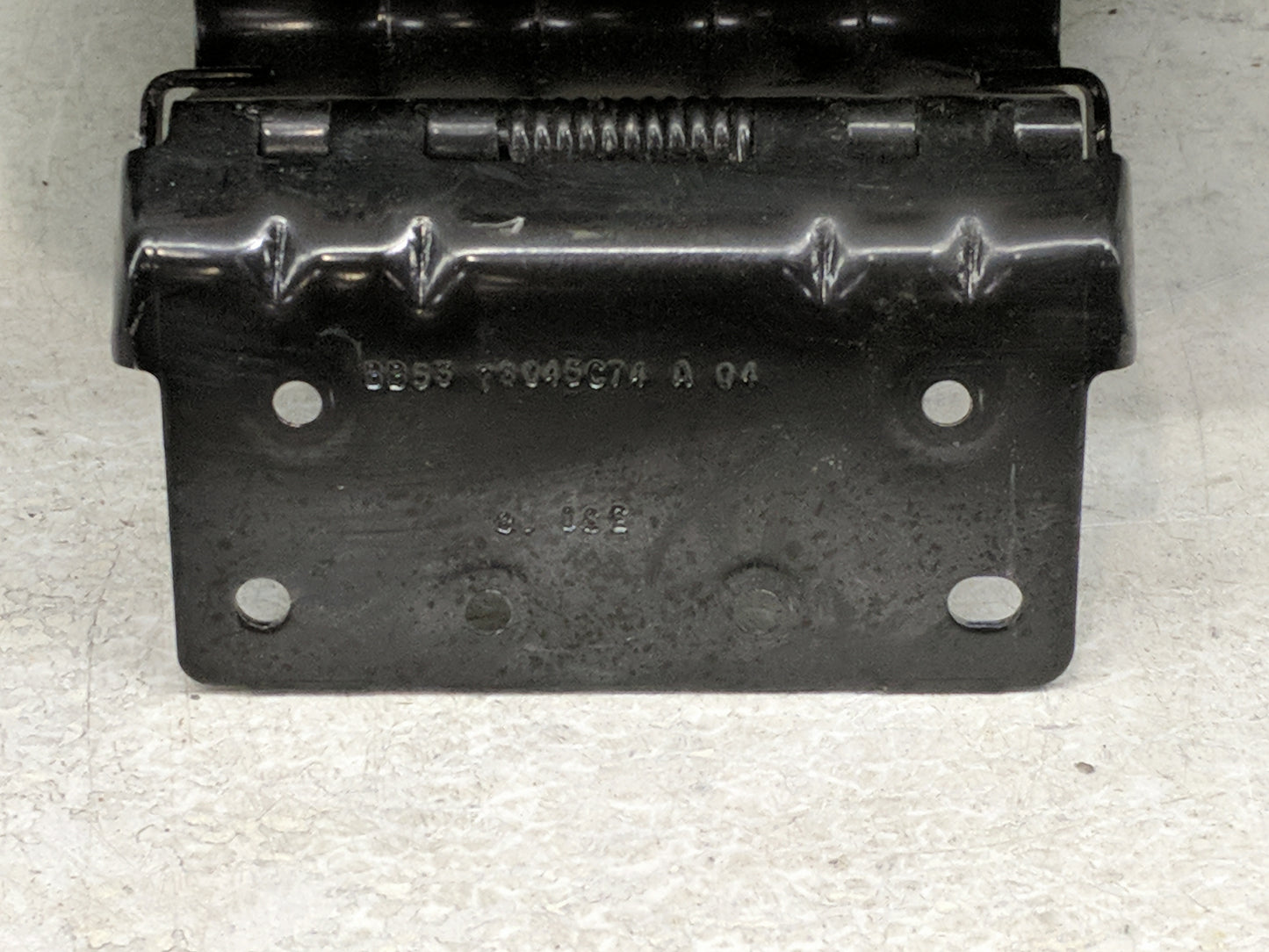 2019 Ford Explorer Center Console Armrest Cover Lid Fits OEM Used Auto Parts - Oemusedautoparts1.com