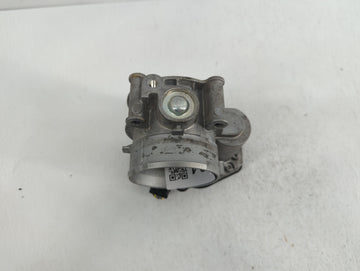 2011-2019 Ford Explorer Throttle Body P/N:AT4E-9F991-EL AT4E-9F991-EH Fits Fits 2011 2012 2013 2014 2015 2016 2017 2018 2019 OEM Used Auto Parts