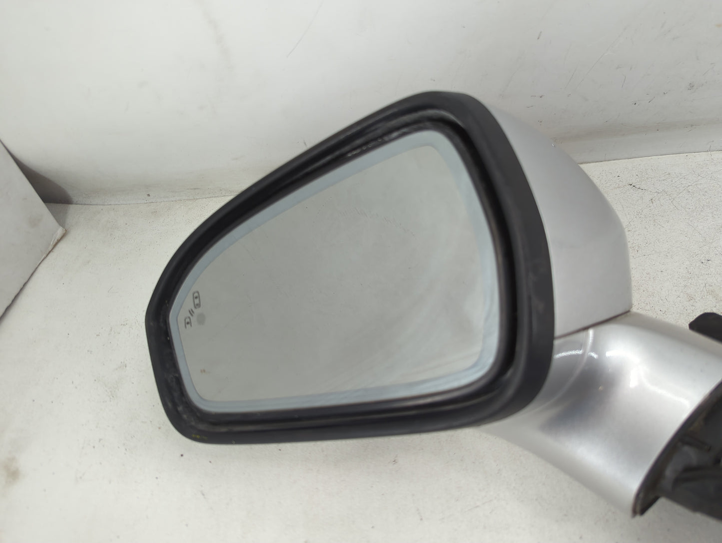 2019-2020 Ford Fusion Driver Side View Mirror - Left Door Mirror OEM Used - Oemusedautoparts1.com