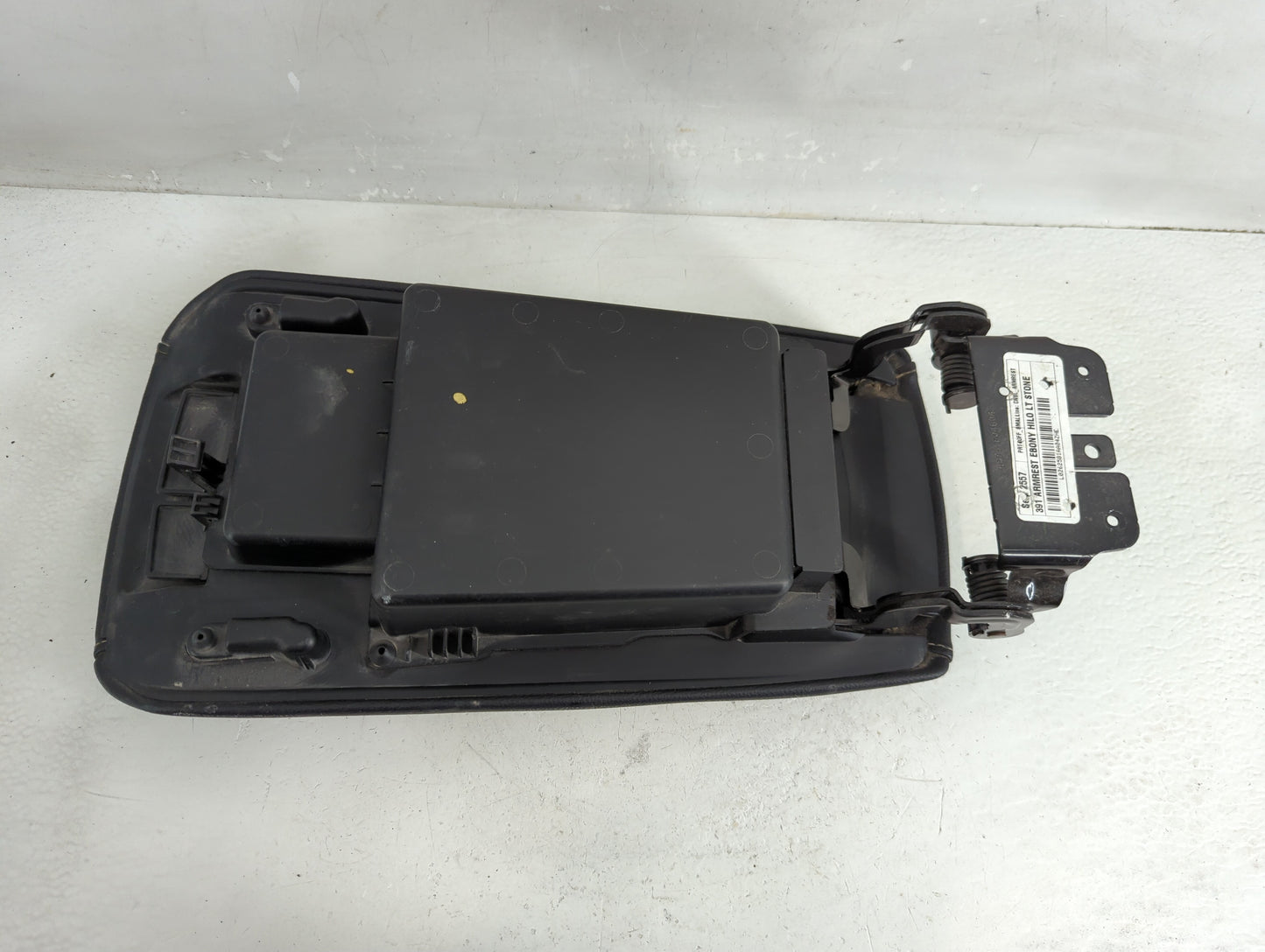 2019 Ford Fusion Center Console Armrest Cover Lid P/N:L0262581AA04ZHE Fits OEM Used Auto Parts - Oemusedautoparts1.com