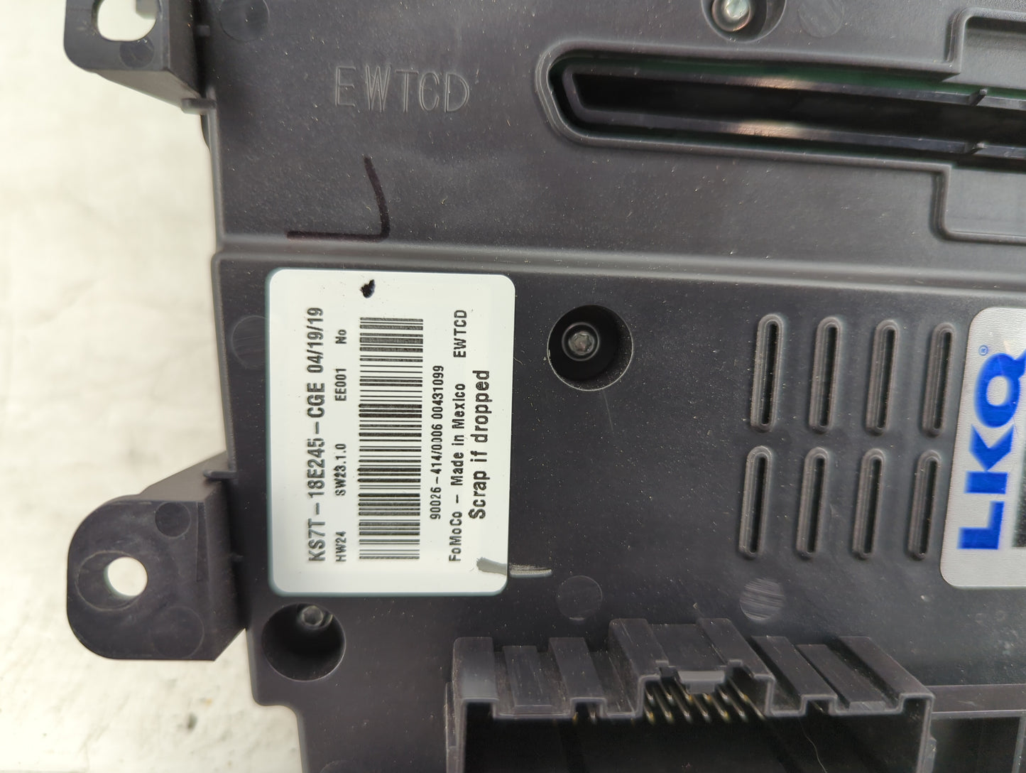 2019-2020 Ford Fusion Radio AM FM Cd Player Receiver Replacement P/N:KS7T-18E245-CGE Fits Fits 2019 2020 OEM Used Auto Parts