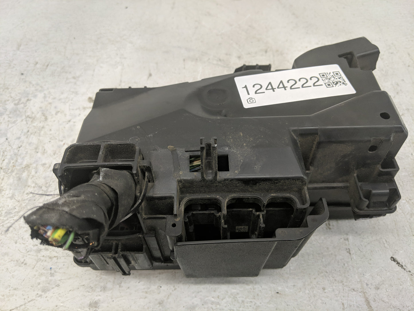 2018-2019 Ford Mustang Fusebox Fuse Box Panel Relay Module Fits Fits 2018 2019 OEM Used Auto Parts - Oemusedautoparts1.com