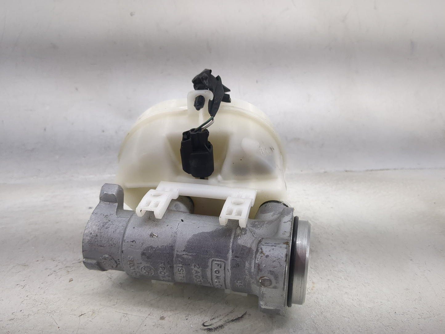 2015-2022 Ford Mustang Brake Master Cylinder 1490957 - Oemusedautoparts1.com