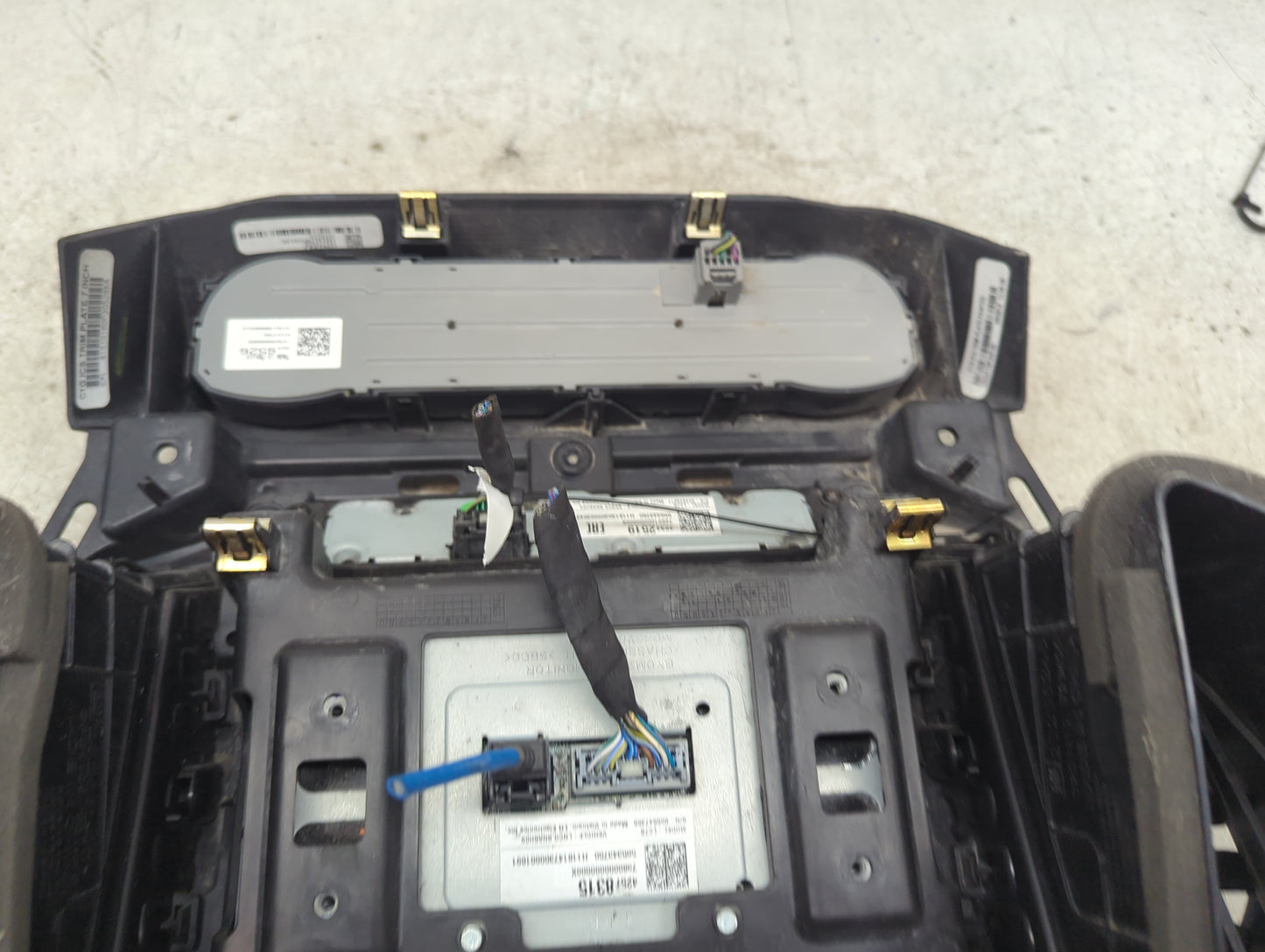 2019 Gmc Acadia Information Display Screen 1496129 - Oemusedautoparts1.com