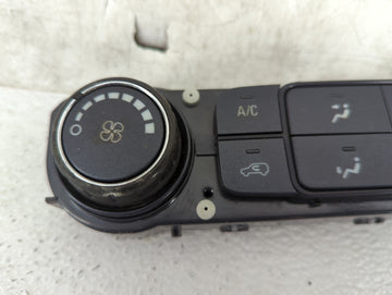 2015-2019 Gmc Sierra 2500 Climate Control Module Temperature AC/Heater Replacement P/N:84199205 Fits OEM Used Auto Parts