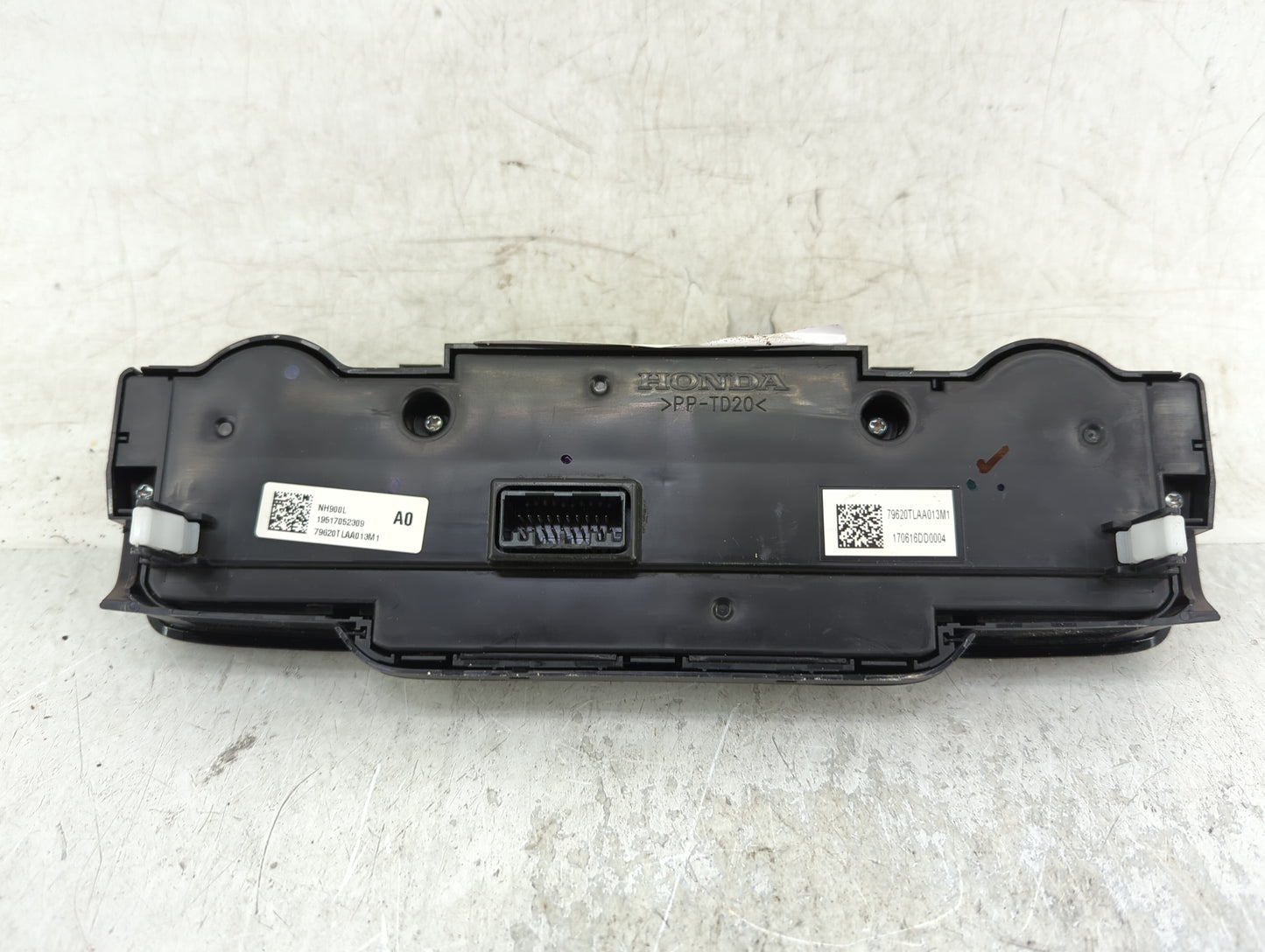 2017-2021 Honda Cr-V Climate Control Module Temperature AC/Heater Replacement P/N:79620TLAA013M1 Fits OEM Used Auto Parts -