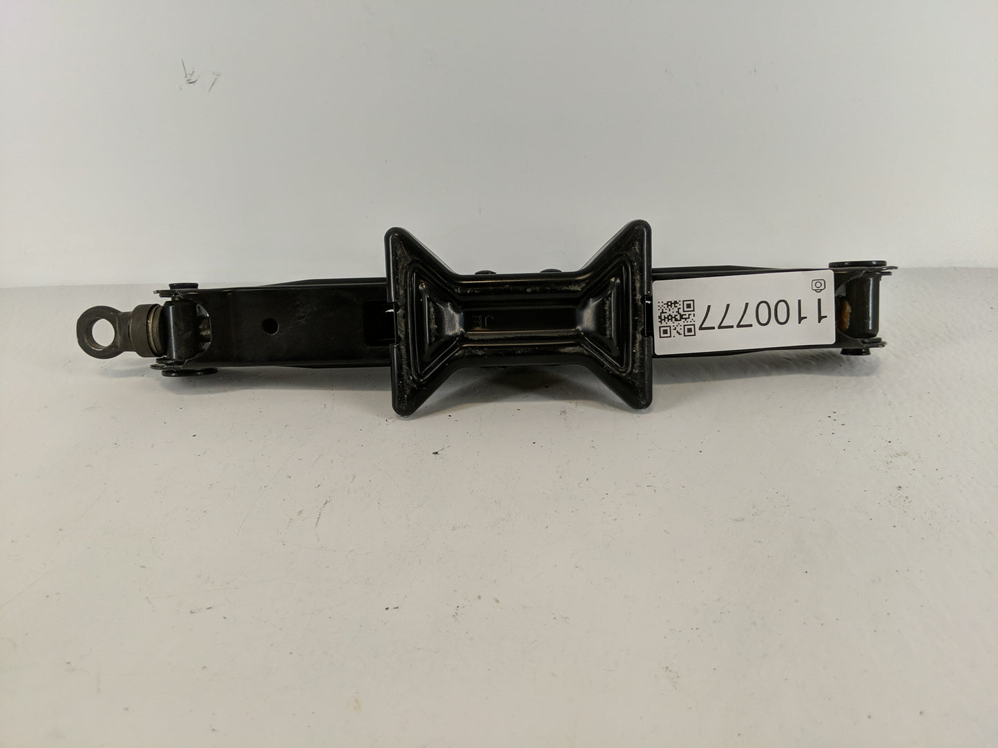 2019 Honda Hr-v Spare Scissor Car Jack 1100777 - Oemusedautoparts1.com