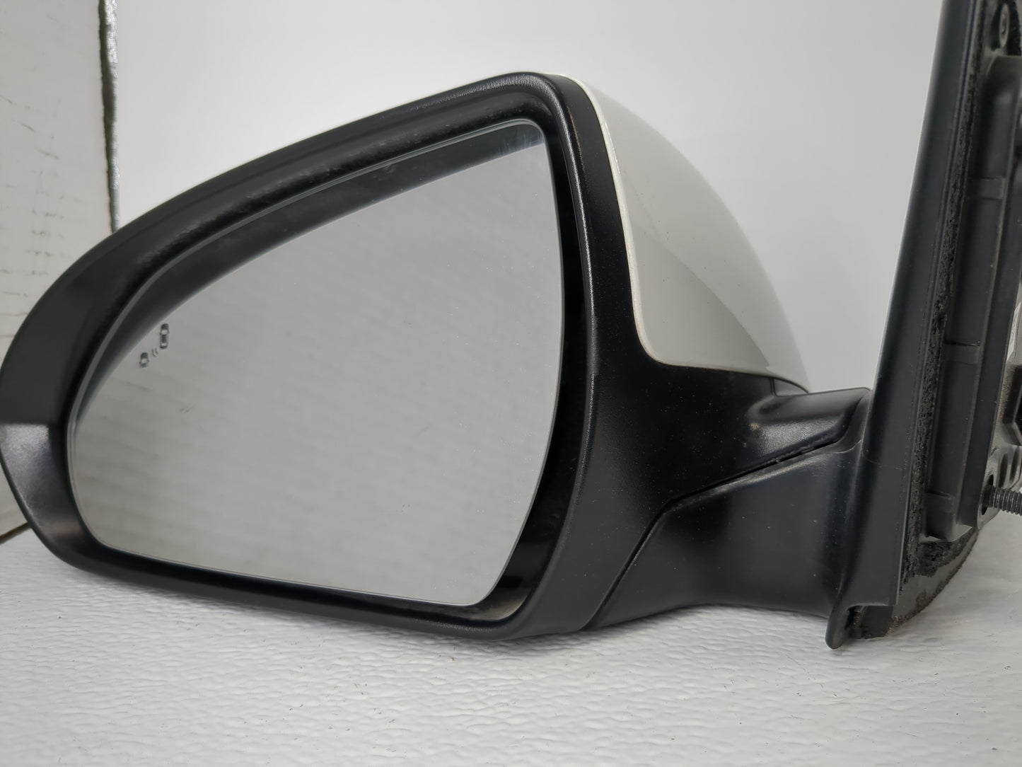 2017-2020 Hyundai Elantra Driver Side View Mirror - Left Door Mirror OEM Used - Oemusedautoparts1.com