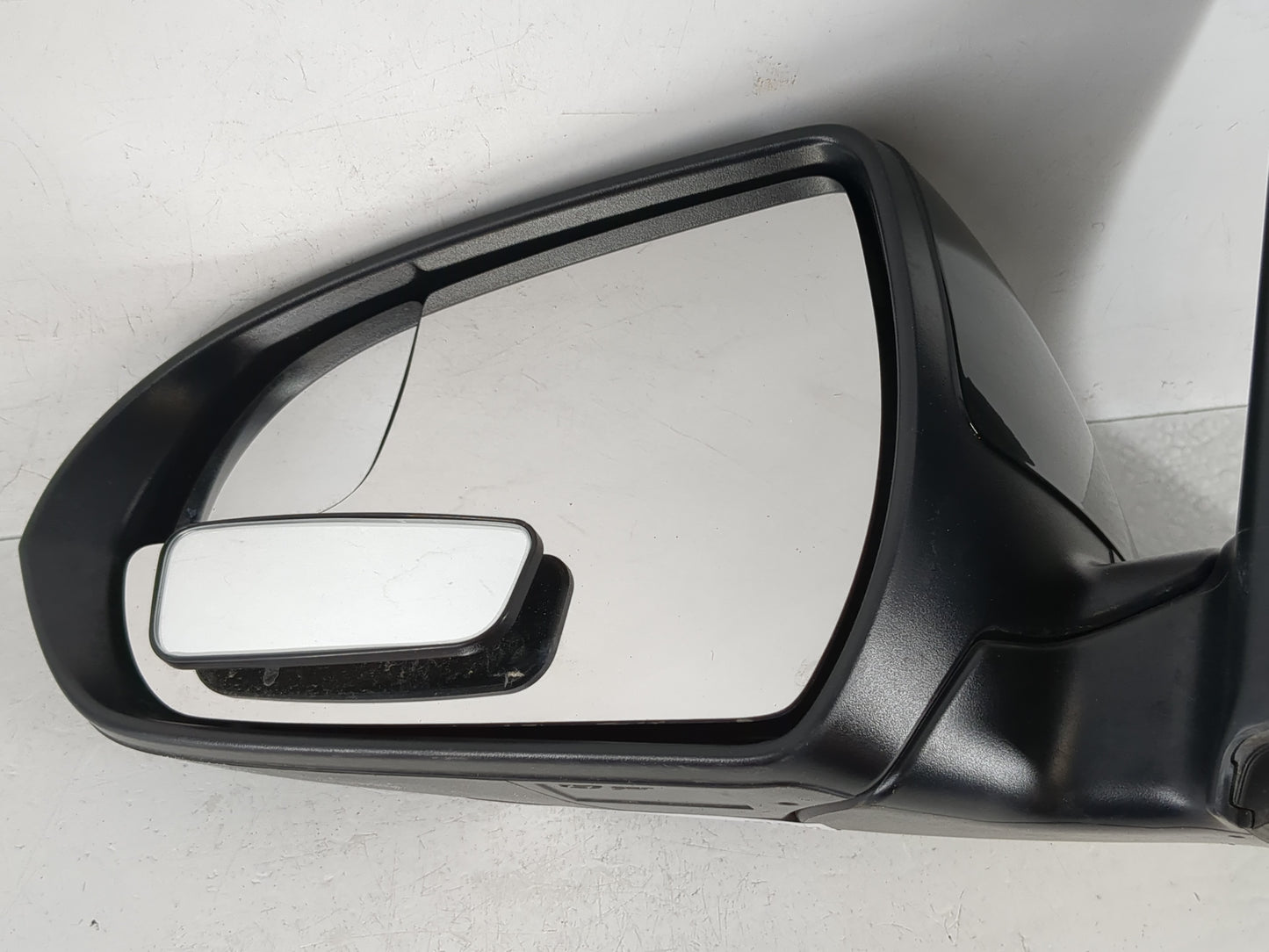 2017-2020 Hyundai Elantra Driver Side View Mirror - Left Door Mirror OEM Used - Oemusedautoparts1.com