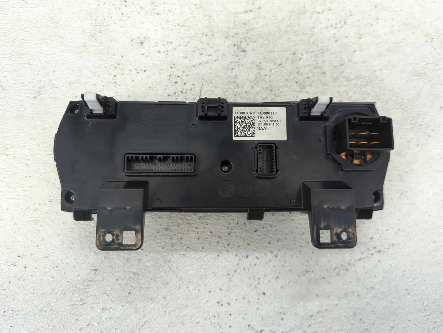 2019-2020 Hyundai Santa Fe Climate Control Module Temperature AC/Heater Replacement P/N:97250-S2AA0 T180816WK11A0000119 Fits