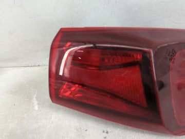 2019-2020 Hyundai Santa Fe Tail Light Assembly Passenger Right OEM P/N:92402S2100 Fits Fits 2019 2020 OEM Used Auto Parts