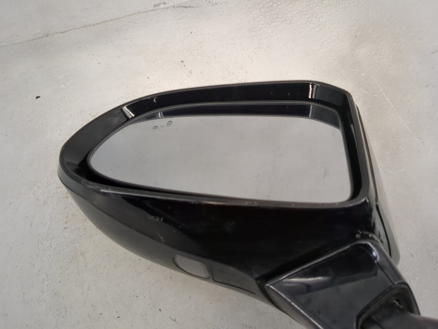 2019 Hyundai Santa Fe Driver Side View Mirror - Left Door Mirror OEM Used - Oemusedautoparts1.com