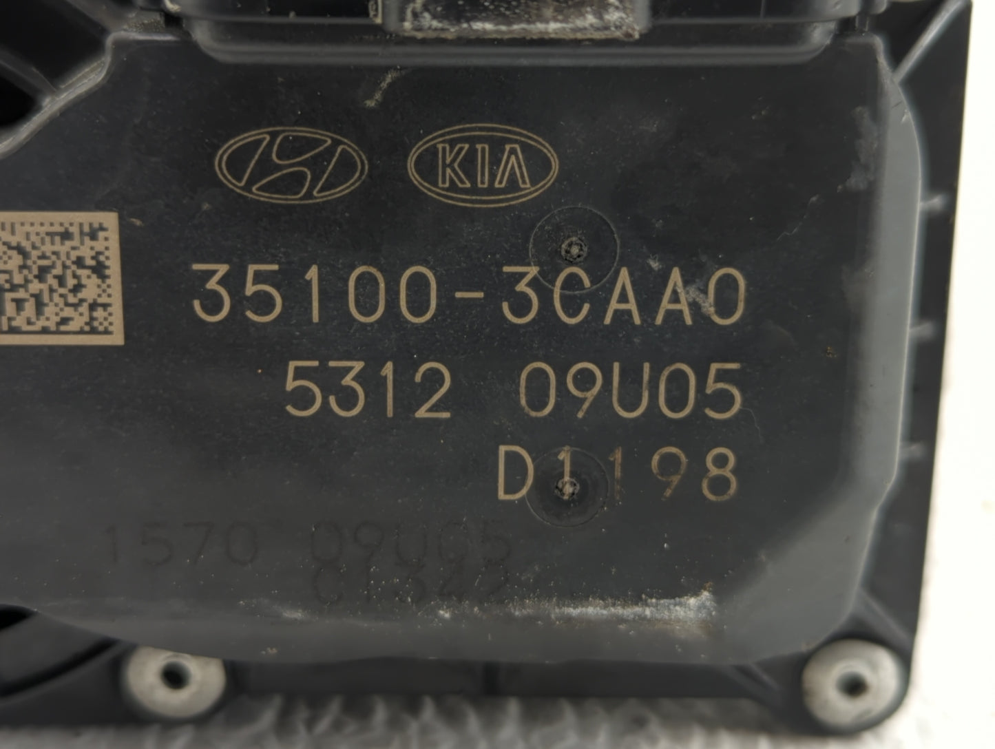 2013-2018 Hyundai Santa Fe Throttle Body P/N:35100-3CAA0 Fits Fits 2012 2013 2014 2015 2016 2017 2018 OEM Used Auto Parts -