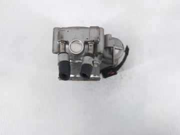 2019-2020 Hyundai Santa Fe Throttle Body P/N:35100-2G610 Fits Fits 2015 2016 2017 2018 2019 2020 2021 OEM Used Auto Parts