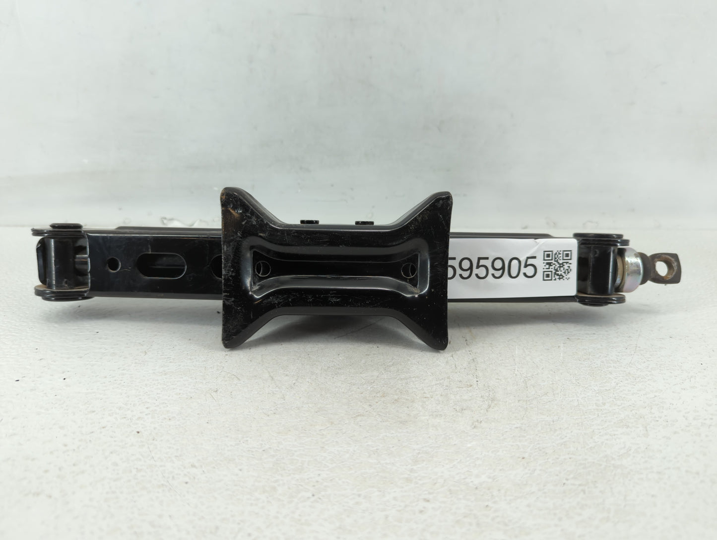 2019 Hyundai Sonata Spare Scissor Car Jack 595905 - Oemusedautoparts1.com