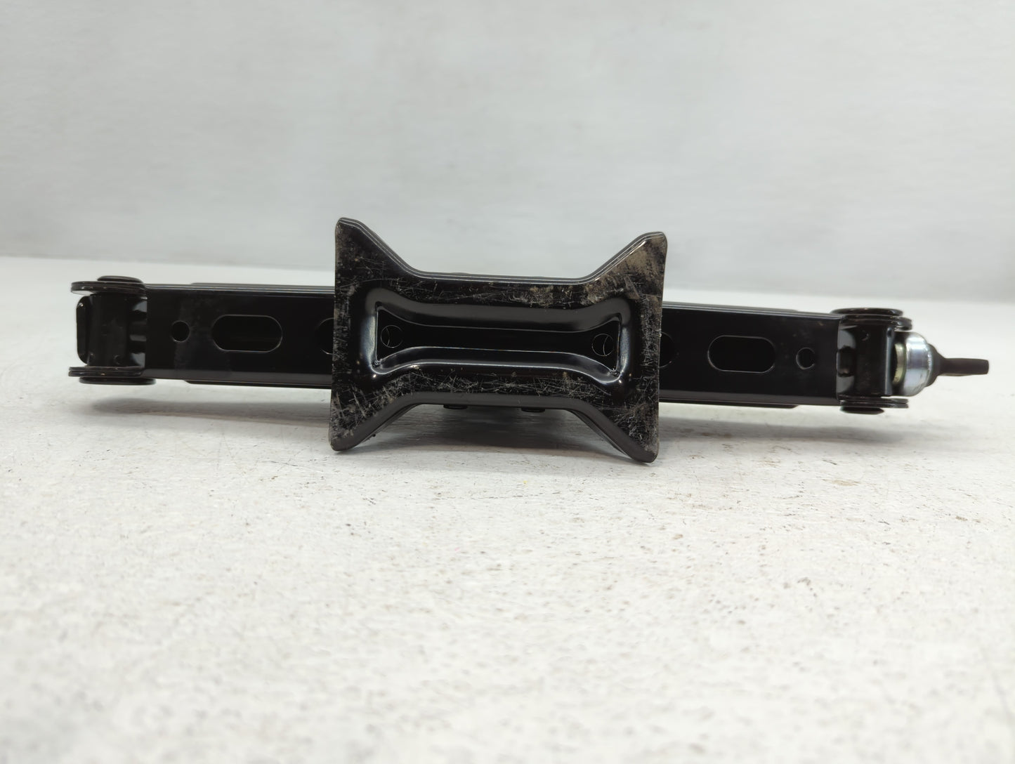 2019 Hyundai Sonata Spare Scissor Car Jack 735343 - Oemusedautoparts1.com