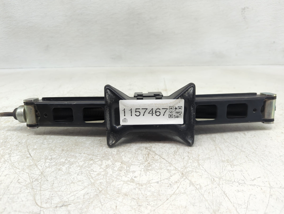 2019 Hyundai Tucson Spare Scissor Car Jack 1157467 - Oemusedautoparts1.com