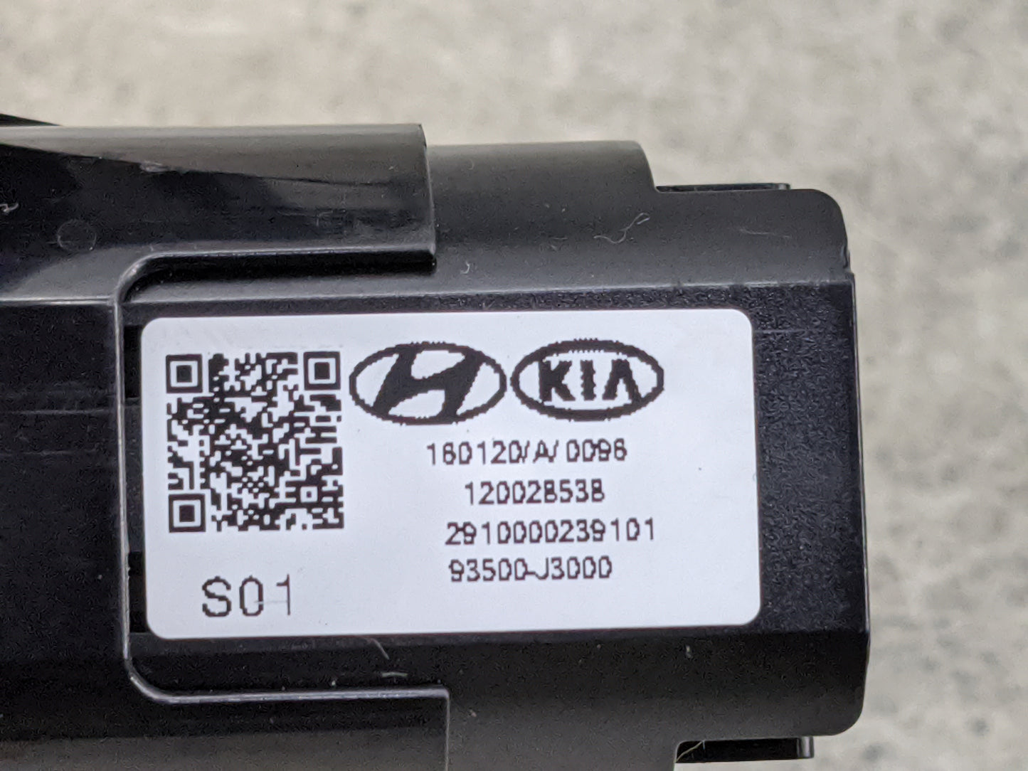 2019-2020 Hyundai Veloster Radio Control Panel 1474673 - Oemusedautoparts1.com
