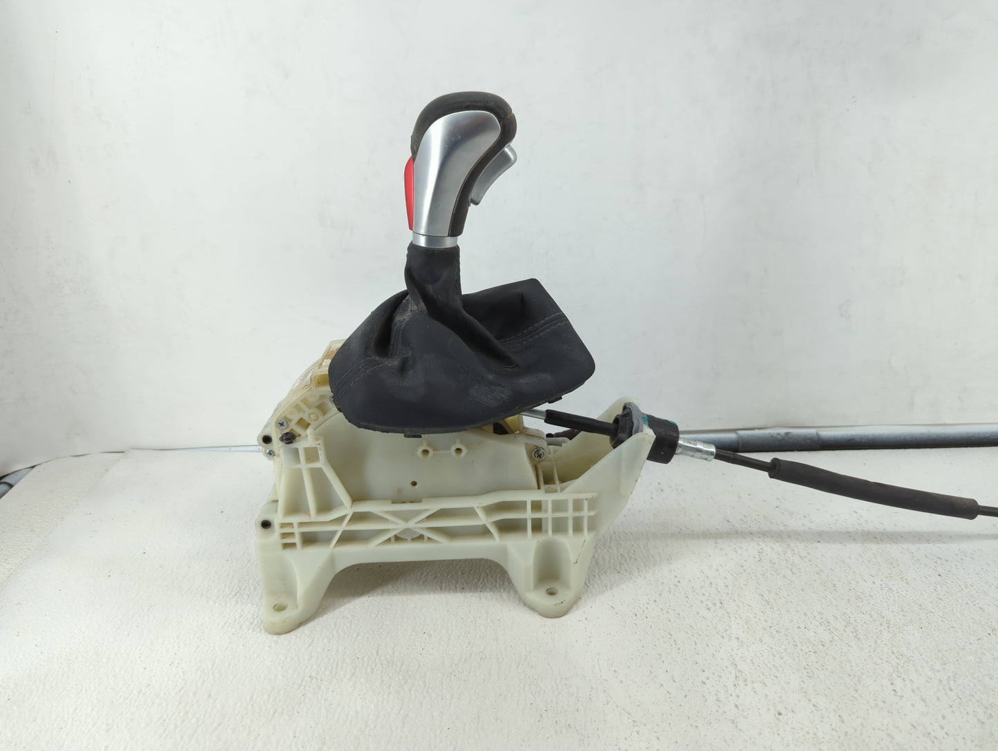 2019 Hyundai Veloster Floor Console Assembly Shifter - Oemusedautoparts1.com