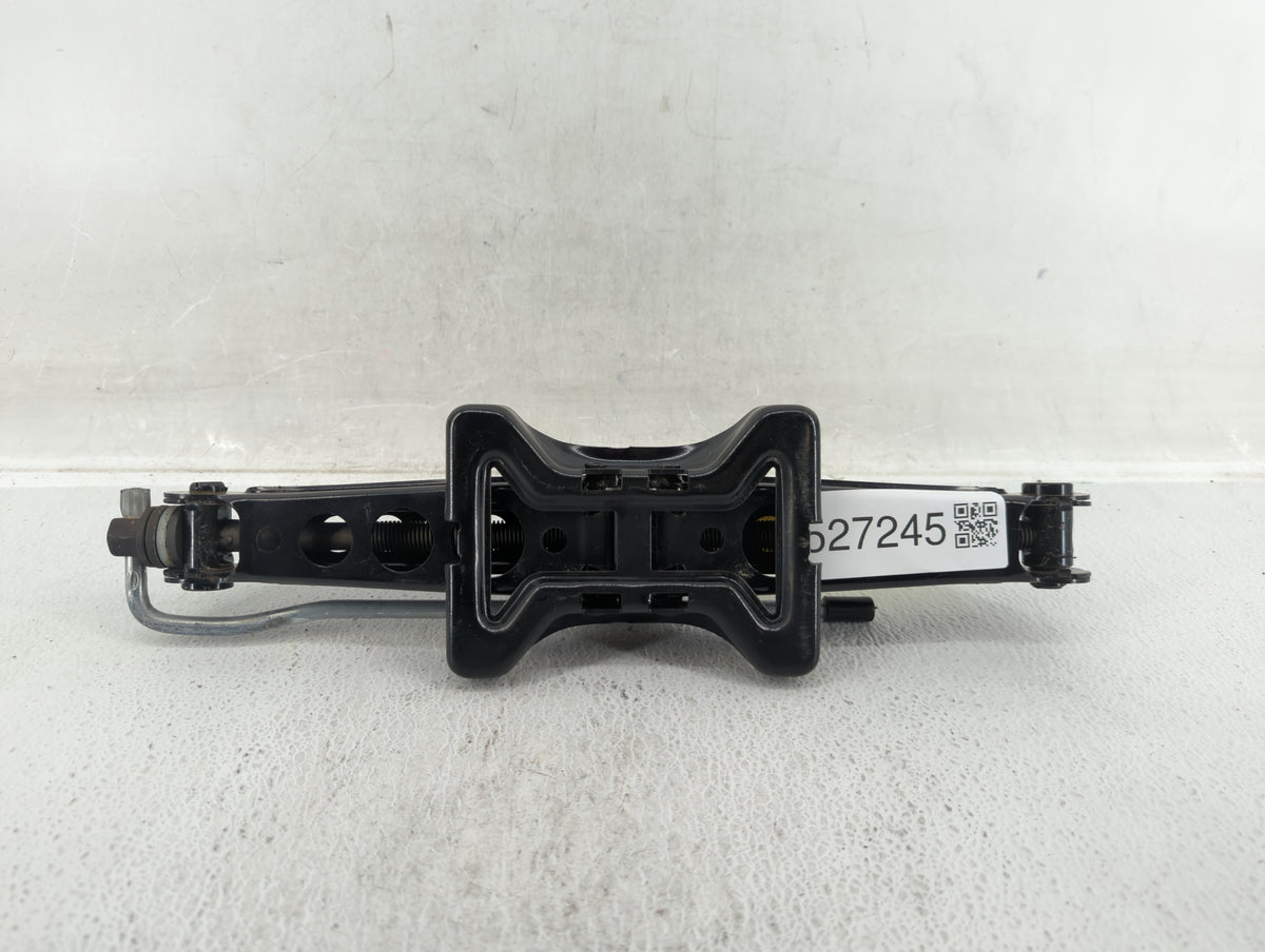 2019 Jaguar Xf Spare Scissor Car Jack 527245 - Oemusedautoparts1.com