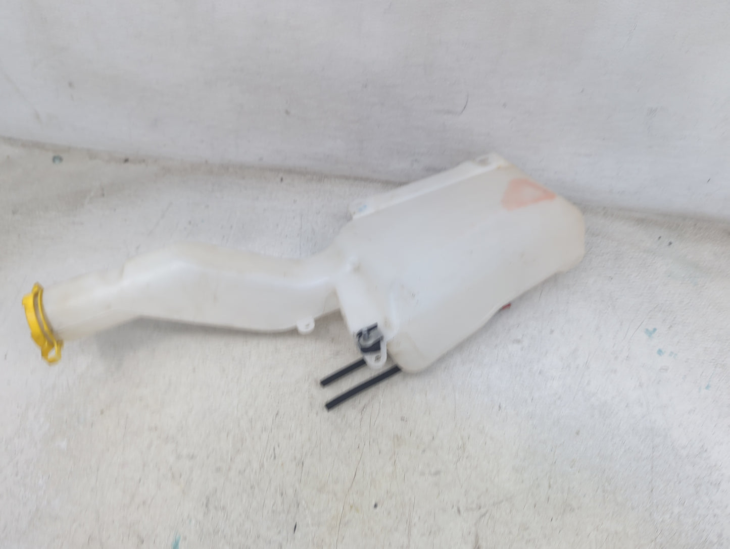 2019-2022 Jeep Cherokee Windshield Washer Fluid Reservoir Bottle Oem - Oemusedautoparts1.com