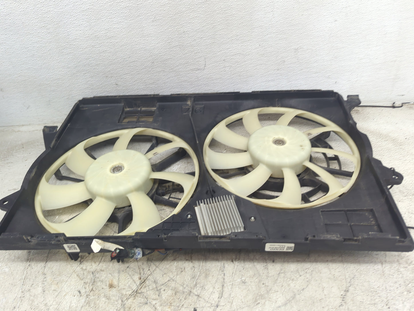2019 Jeep Cherokee Electric Radiator Cooling Fan Motor Assembly P/N:68399026AA 0261870113K, AA023000-0412, AA422750-8137 Fit