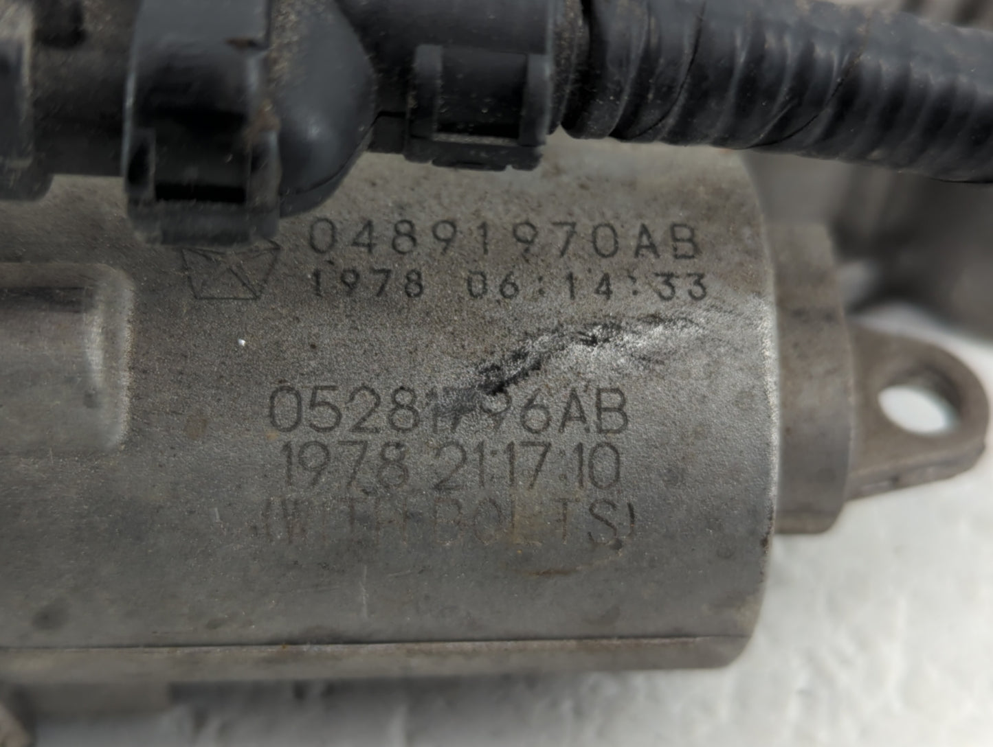 2014-2019 Jeep Cherokee Throttle Body P/N:04891970AB Fits Fits 2014 2015 2016 2017 2018 2019 2020 2021 2022 OEM Used Auto Pa