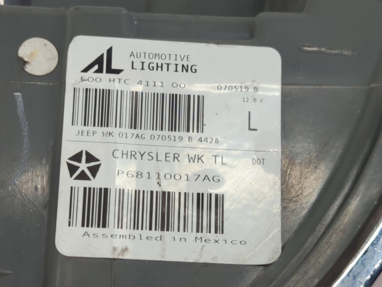 2015-2021 Jeep Grand Cherokee Tail Light Assembly Passenger Right OEM P/N:P68110017AG Fits Fits 2015 2016 2017 2018 2019 202