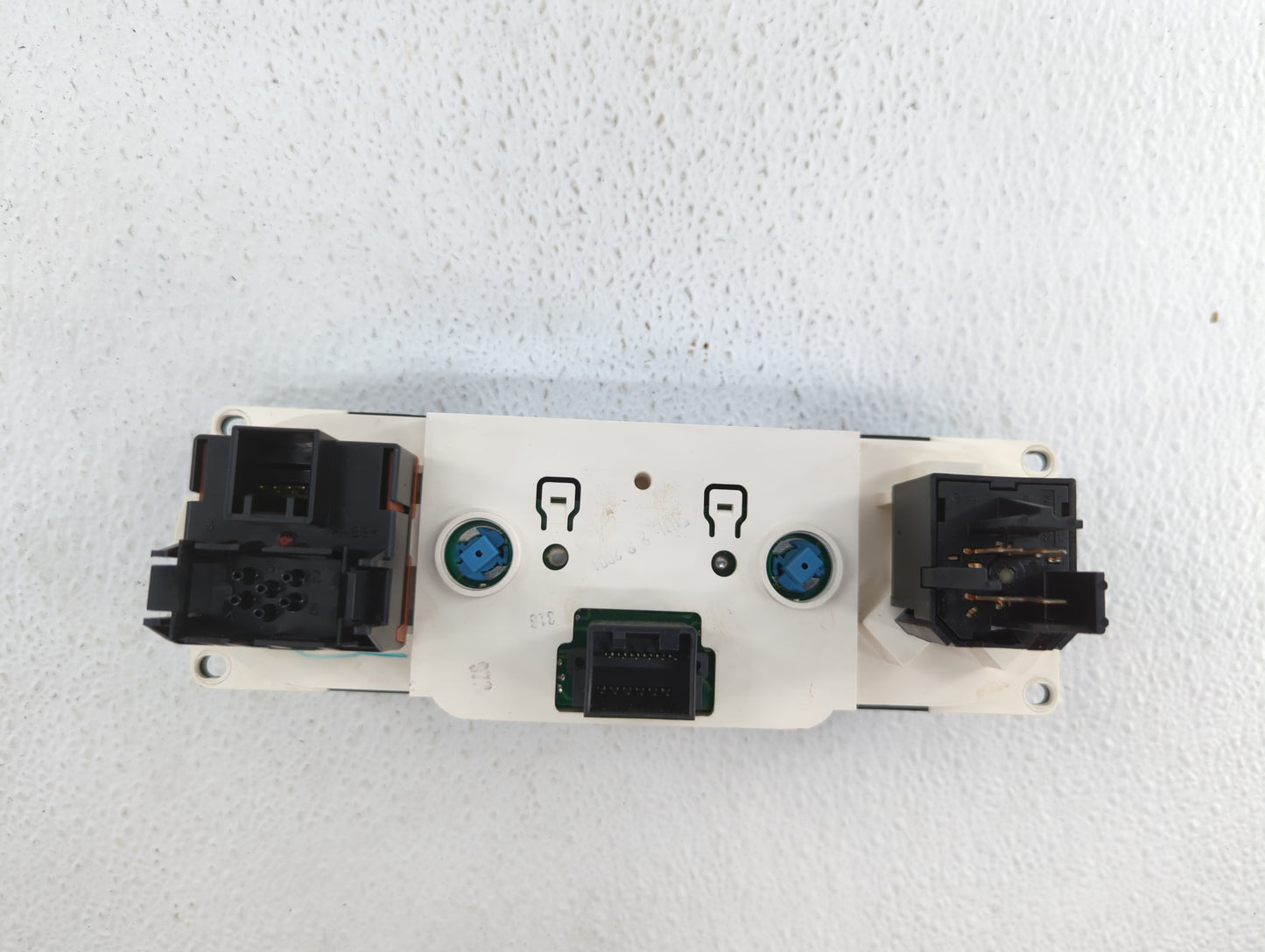 2019-2021 Kia Forte Climate Control Module Temperature AC/Heater Replacement P/N:97250-M6320WK 97250-M6310WK Fits OEM Used A