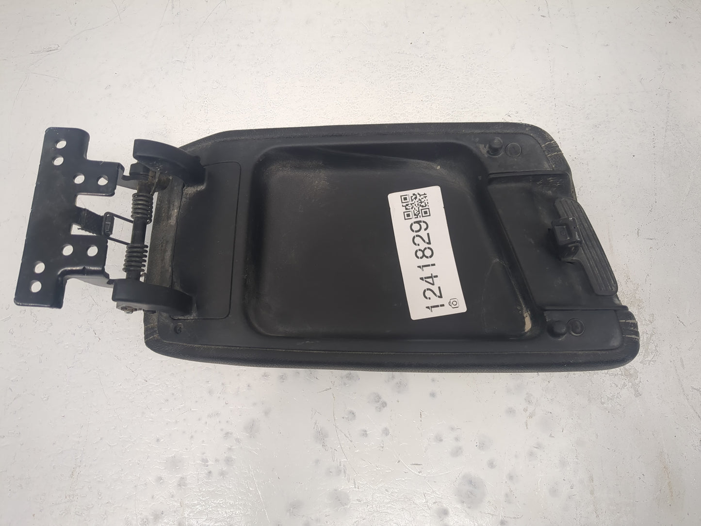 2019 Kia Niro Center Console Armrest Cover Lid Fits OEM Used Auto Parts - Oemusedautoparts1.com