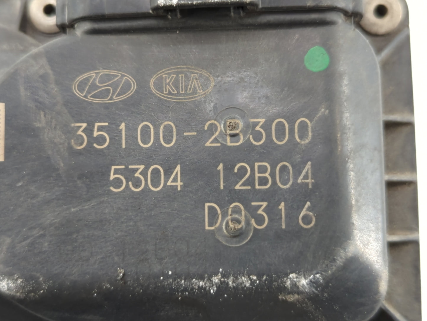 2012-2019 Kia Rio Throttle Body P/N:35100-2B300 Fits Fits 2012 2013 2014 2015 2016 2017 2018 2019 OEM Used Auto Parts - Oemu