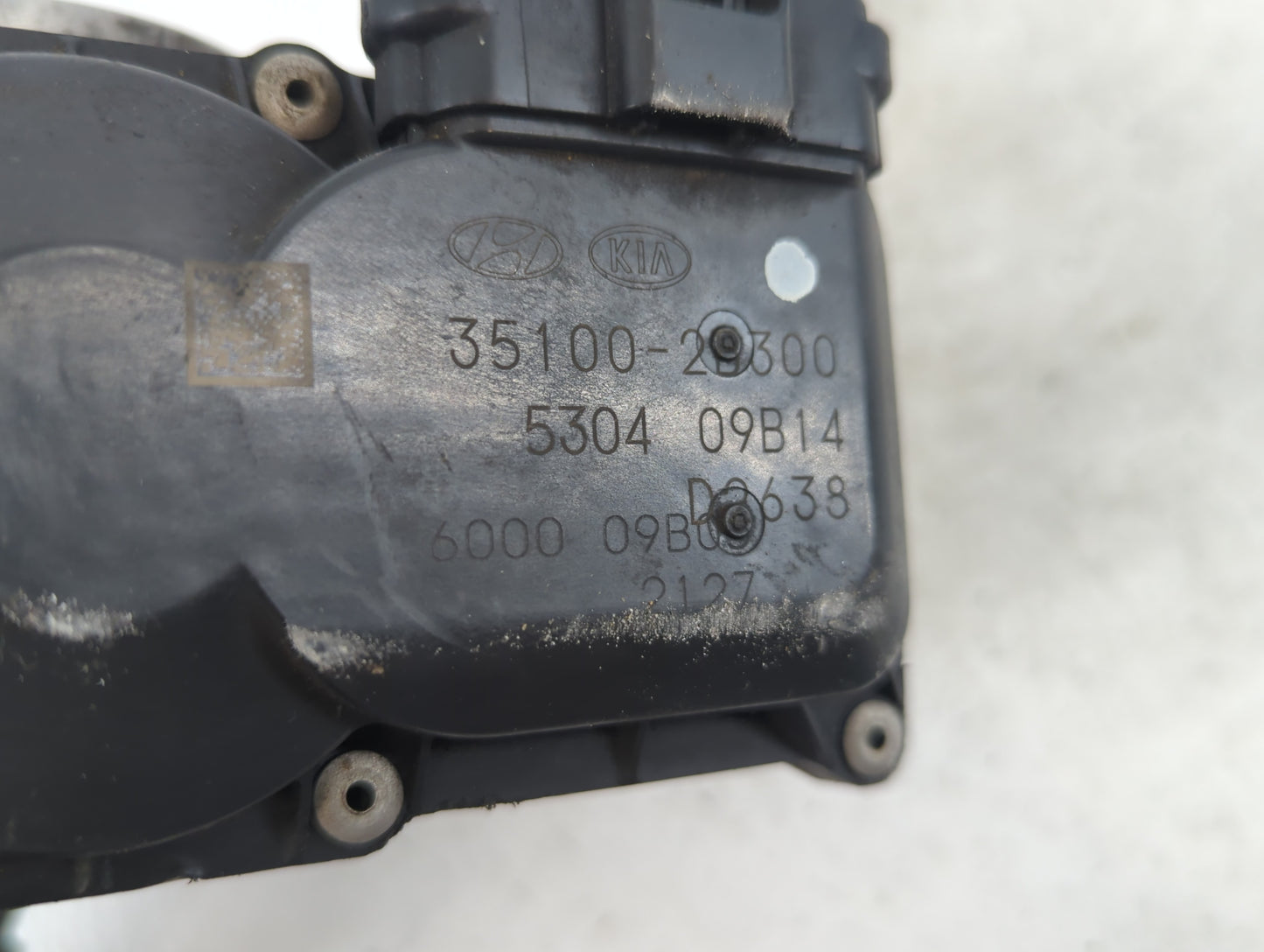 2012-2019 Kia Rio Throttle Body P/N:35100-2B300 Fits Fits 2012 2013 2014 2015 2016 2017 2018 2019 OEM Used Auto Parts - Oemu