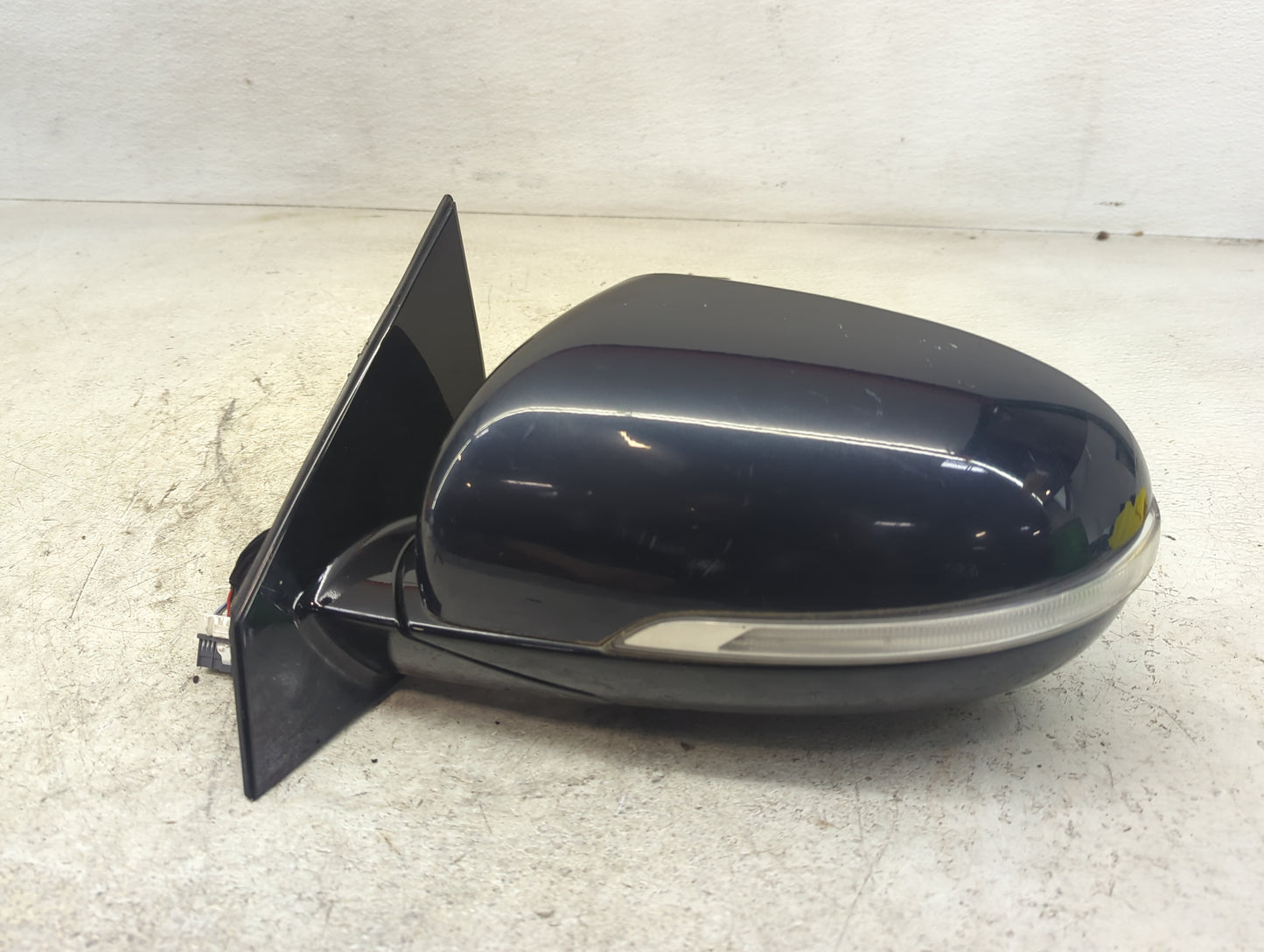2017-2020 Kia Sorento Driver Side View Mirror - Left Door Mirror OEM Used - Oemusedautoparts1.com