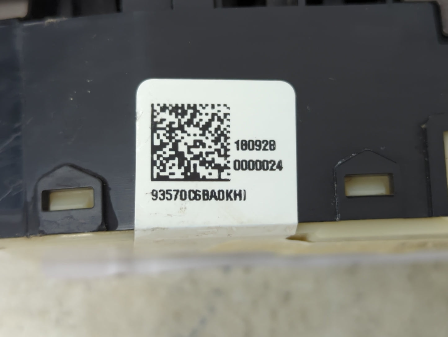 2019-2020 Kia Sorento Master Power Window Switch Replacement Driver Side Left P/N:93570C6BA0KH Q93P93570C6BA0KH Fits OEM Use