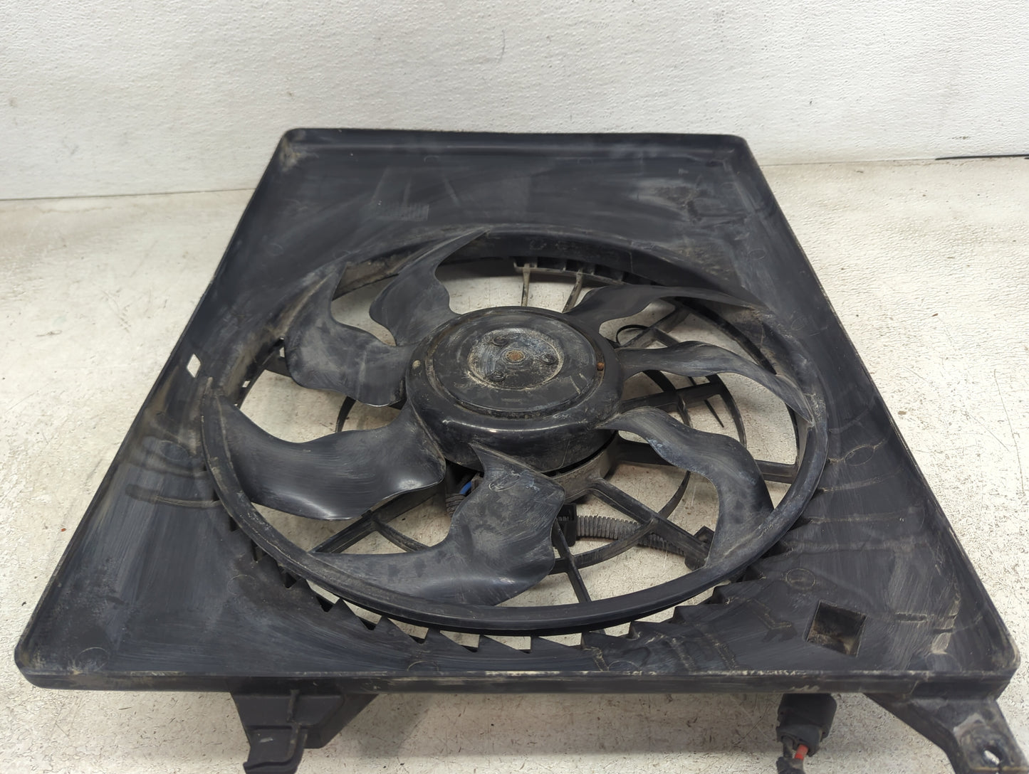 2016-2020 Kia Sorento Electric Radiator Cooling Fan Motor Assembly Fits Fits 2016 2017 2018 2019 2020 OEM Used Auto Parts -