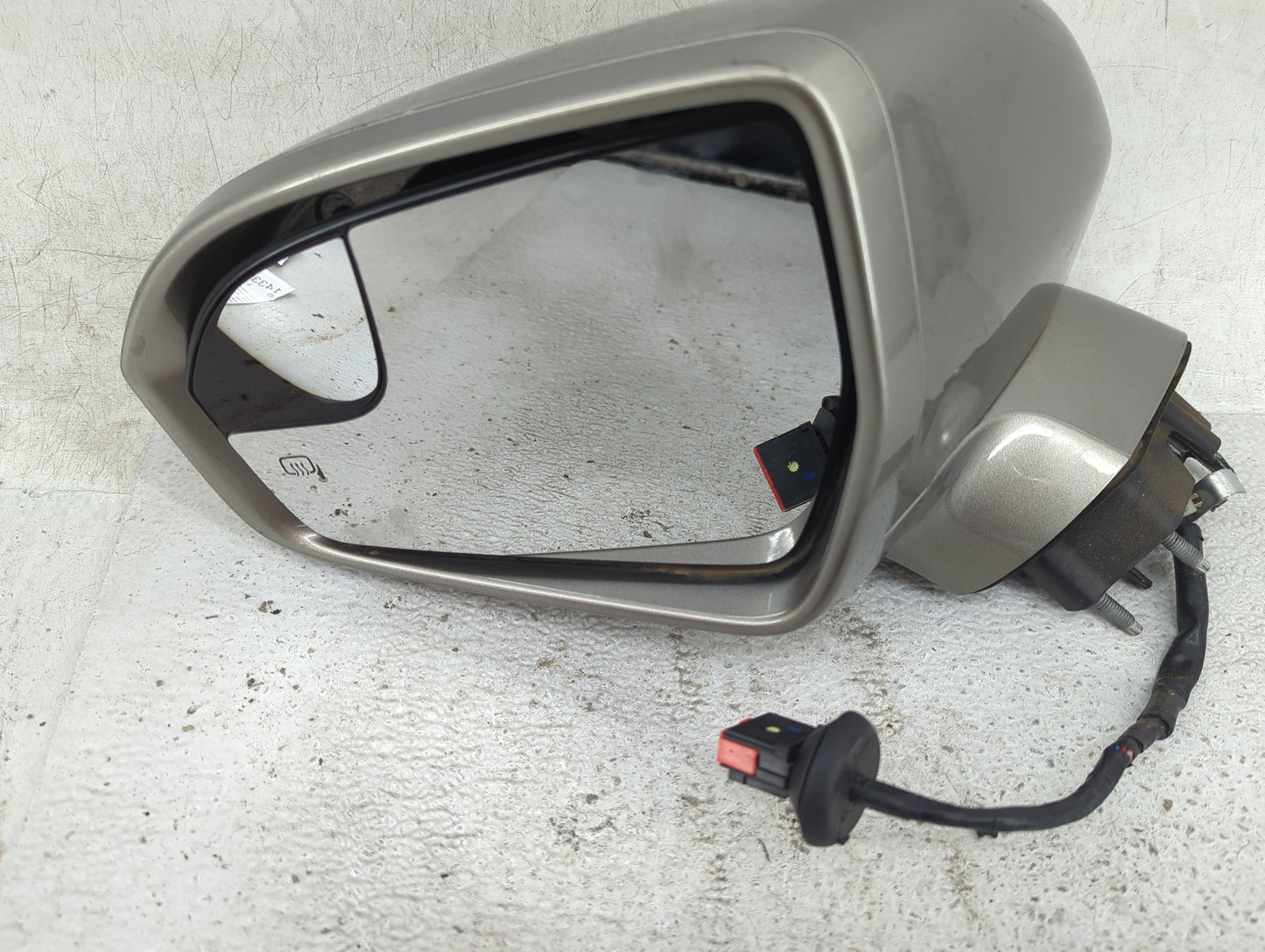 2016-2019 Lincoln Mkc Driver Side View Mirror - Left Door Mirror OEM Used - Oemusedautoparts1.com