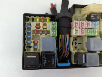 2018-2019 Lincoln Mkc Fusebox Fuse Box Panel Relay Module P/N:AV6T-14A142-AB Fits Fits 2018 2019 OEM Used Auto Parts