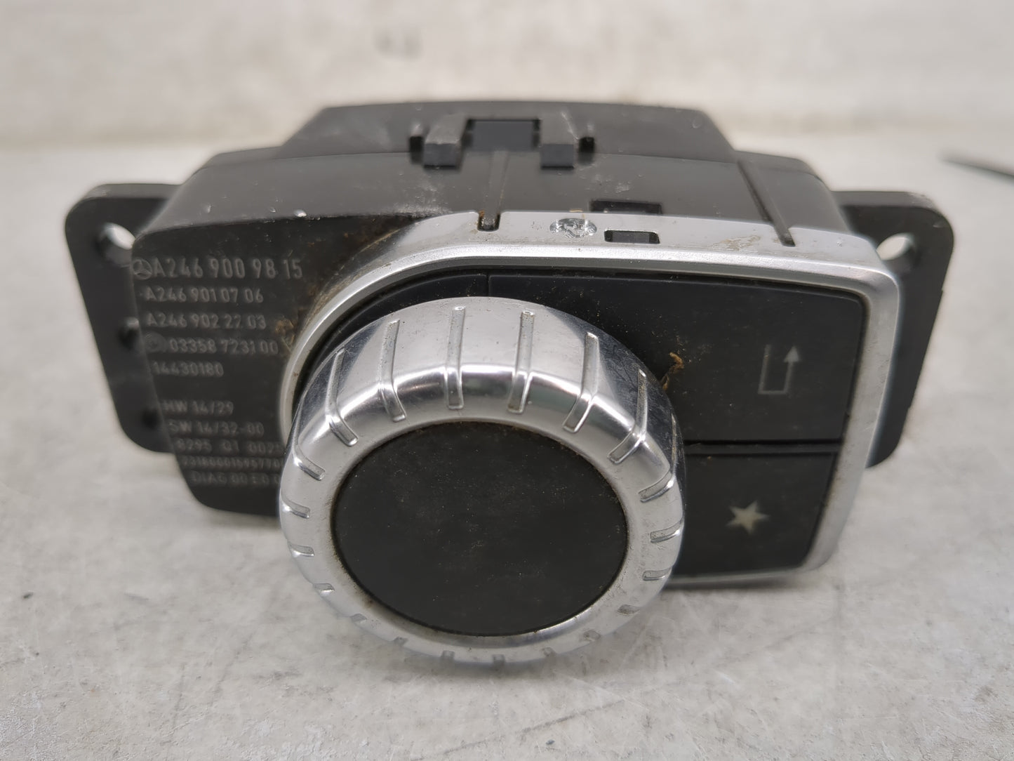 2019 Mercedes-Benz Gla250 Radio AM FM Cd Player Receiver Replacement P/N:A2469009815 A2469010706, A2469022703 Fits OEM Used