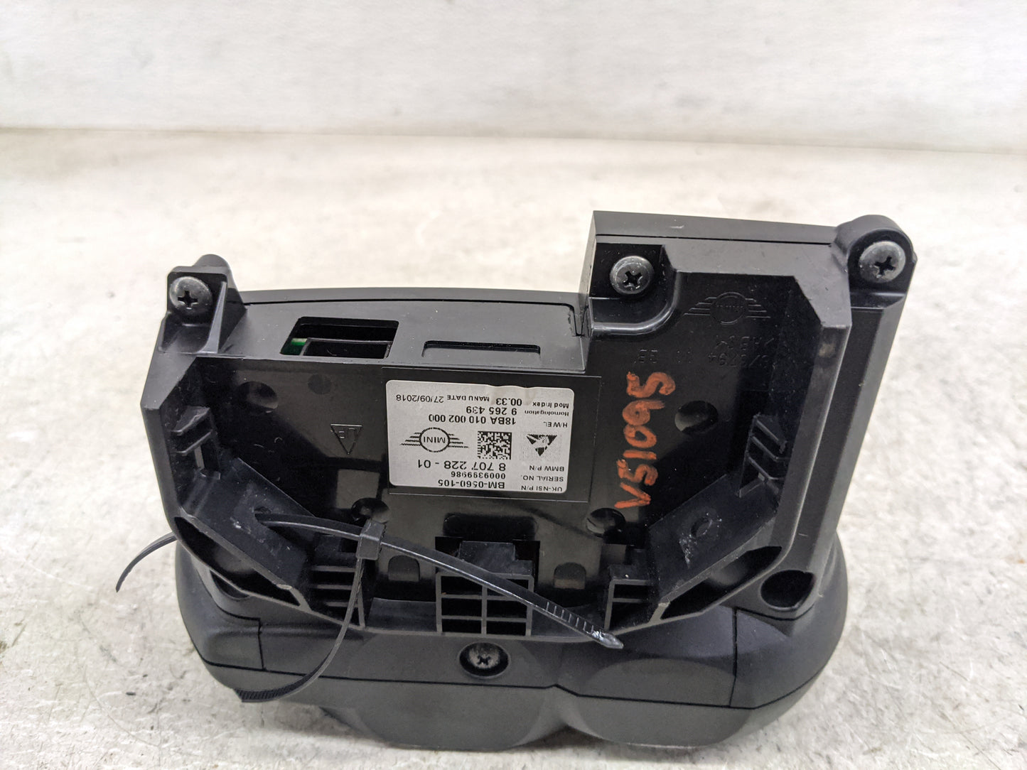 2019 Mini Countryman Instrument Cluster Speedometer Gauges P/N:BM-0560-105 9265439, 8707228-01 Miles: Fits Fits 2018 OEM Use
