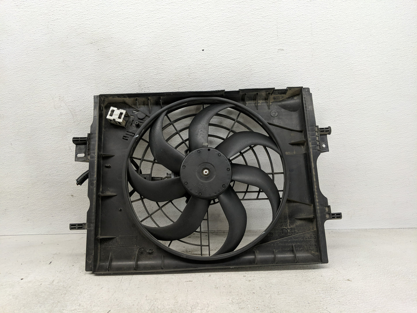 2018-2021 Nissan Kicks Electric Radiator Cooling Fan Motor Assembly P/N:21481-5RB0B Fits Fits 2018 2019 2020 2021 OEM Used A