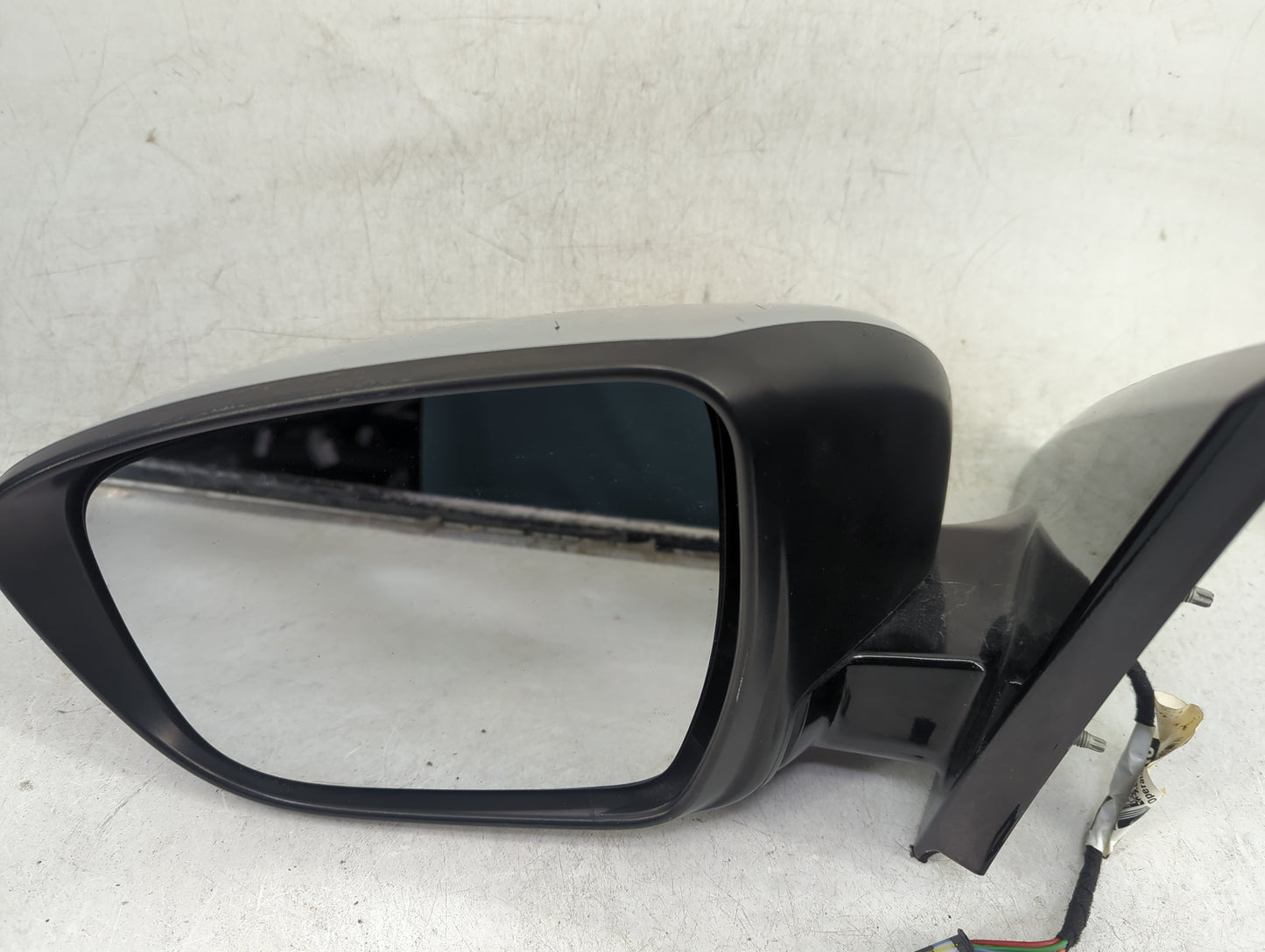 2018-2020 Nissan Pathfinder Driver Side View Mirror - Left Door Mirror OEM Used - Oemusedautoparts1.com