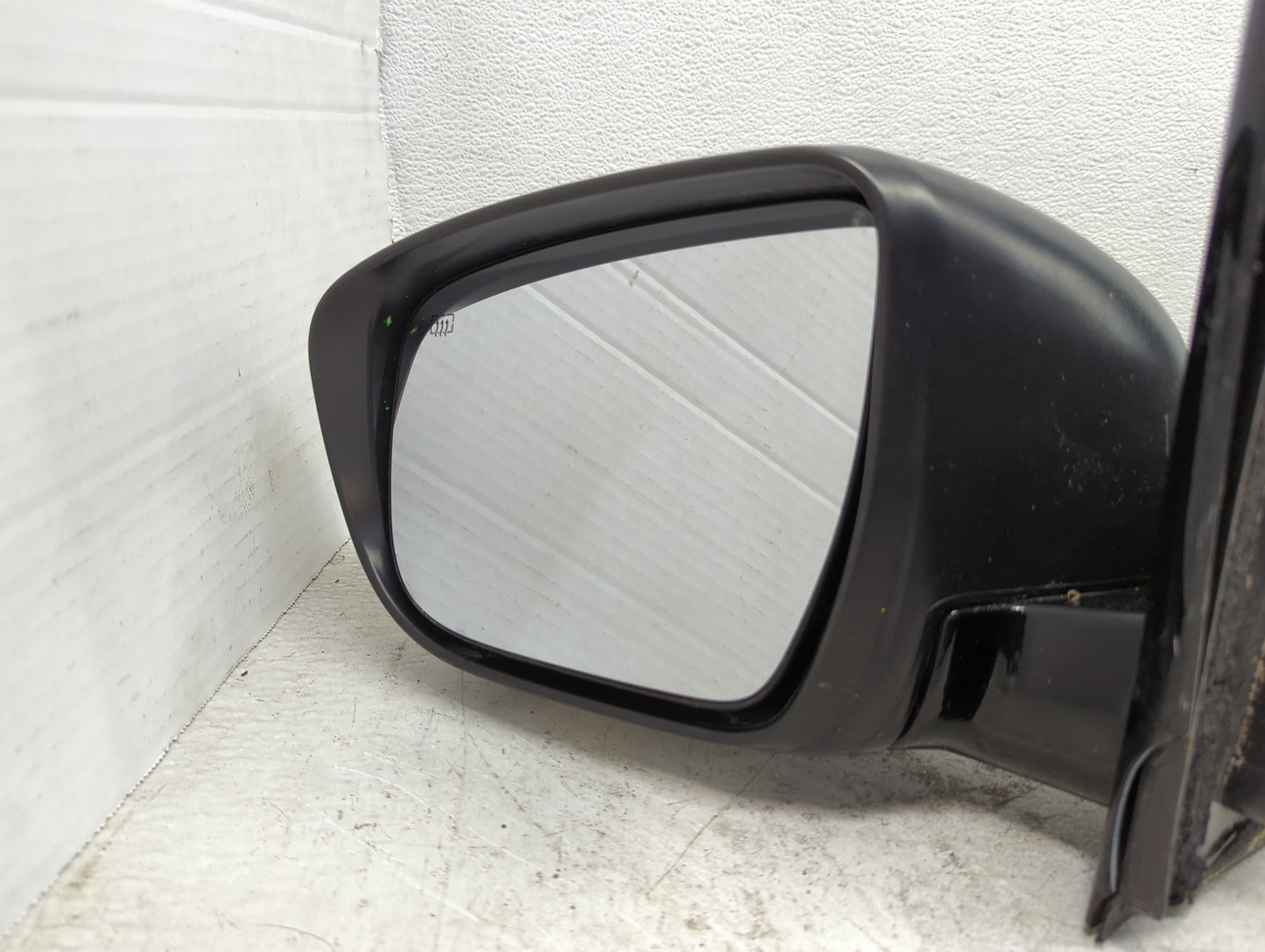 2018-2020 Nissan Pathfinder Driver Side View Mirror - Left Door Mirror OEM Used - Oemusedautoparts1.com